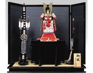 国宝飾り・奉納赤糸威大鎧(絹しけ屏風)